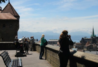 Le belvédère, qui donne une vue sur Lausanne et le lac Léman. (Suisse)